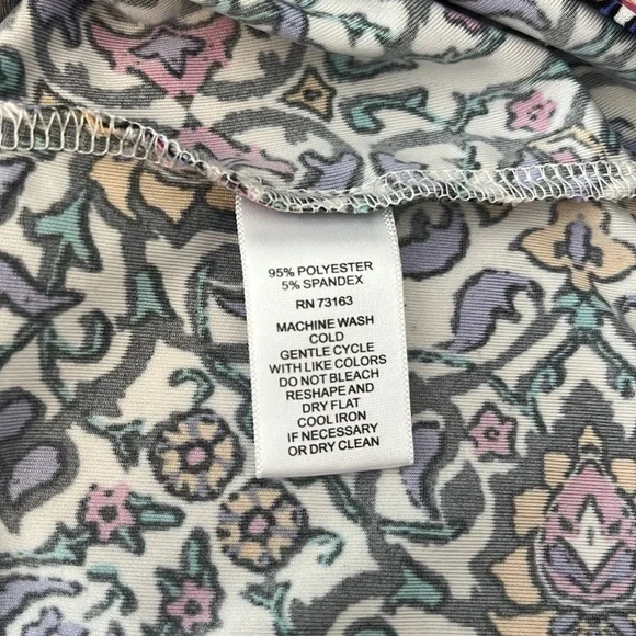 Floral Patterned Sleeveless Top - Picture 5 of 5